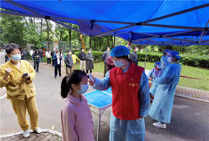 张凡志愿者照片2 (1).jpg