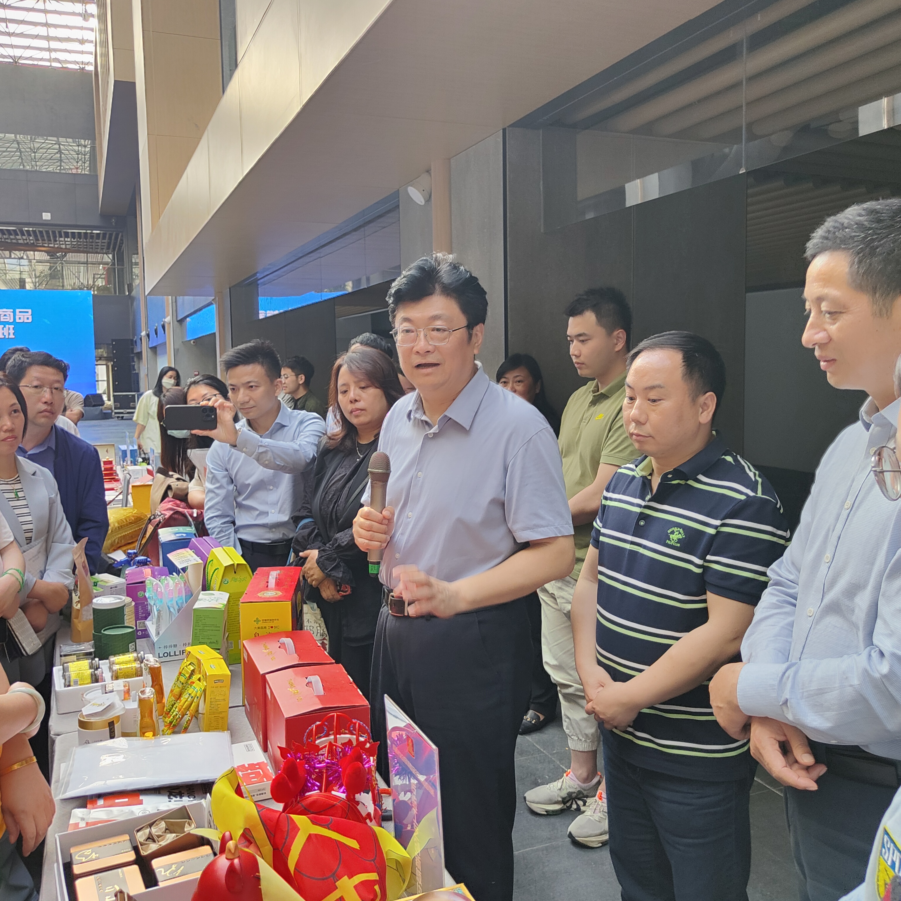 专家讲解图 (2).jpg 专家讲解图 (2).jpg